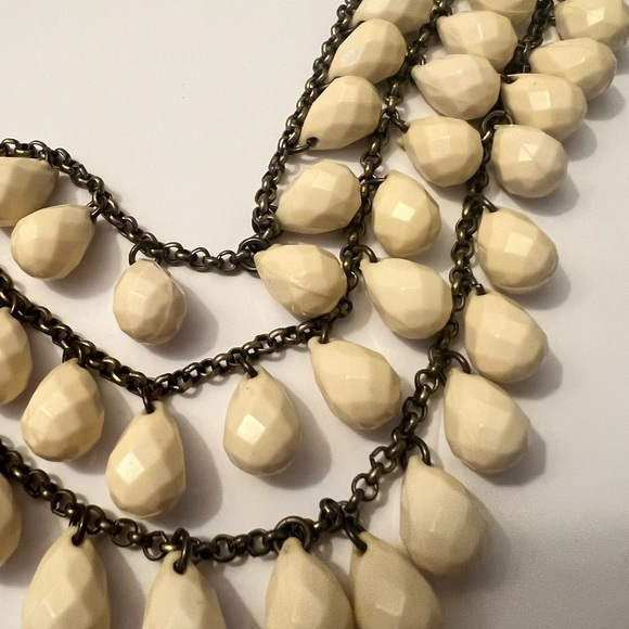 Elegant Cream Layered Necklace - Picture 4 of 4